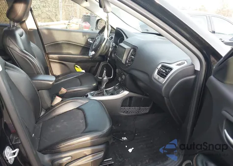 2018 Jeep Compass Latitude 4X4 из США, поврежденный, VIN 3C4NJDBB3JT180538